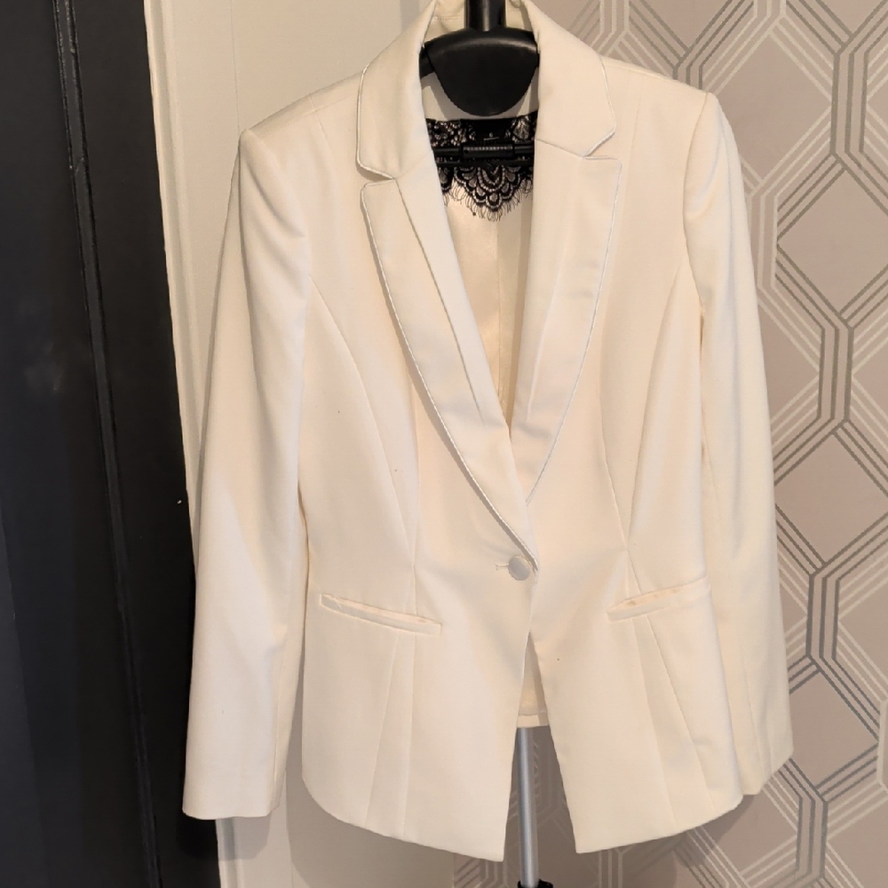 Chic Cream Women's Blazer